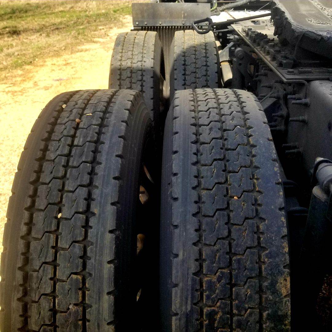 2016 Volvo Sleeper Semi Truck For Sale Starkville, MS