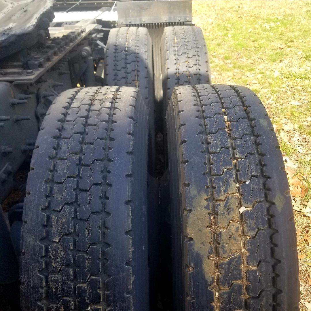 2016 Volvo Sleeper Semi Truck For Sale Starkville, MS