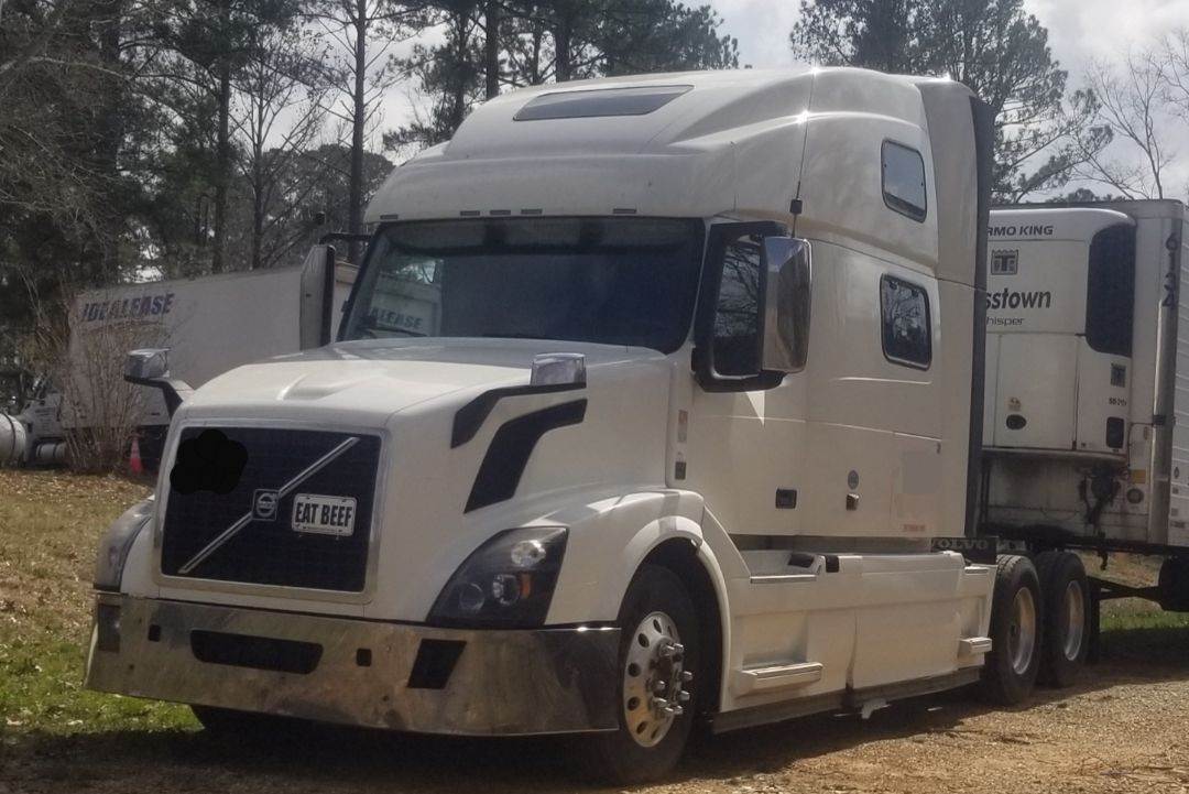 2016 Volvo Sleeper Semi Truck For Sale Starkville, MS