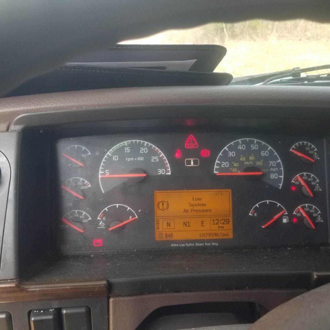 2016 Volvo Sleeper Semi Truck For Sale Starkville, MS