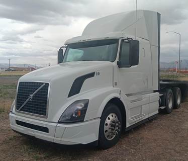 Volvo Sleeper Semi Truck