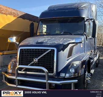 Volvo VNL Sleeper Semi Truck
