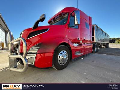 Volvo VNL Sleeper Semi Truck