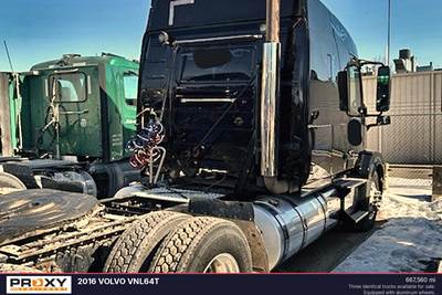 Volvo VNL64T Sleeper Semi Truck
