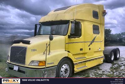 Volvo VNL64T770 Sleeper Semi Truck