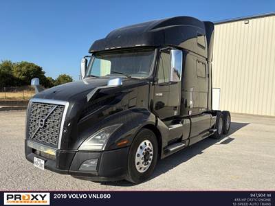 Volvo VNL860 Sleeper Semi Truck