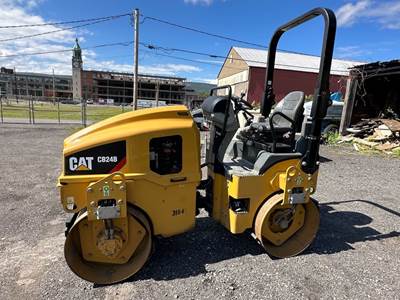 Caterpillar Smooth Drum Roller Compactor