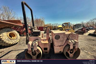 Ingersoll-Rand DD-32 Smooth Drum Roller Compactor