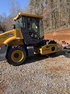 Xcmg CV83PDU Smooth Drum Roller Compactor