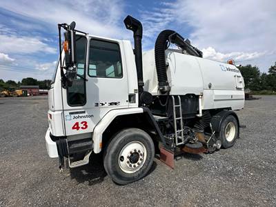 2006 Freightliner FC80 Sweeper Truck