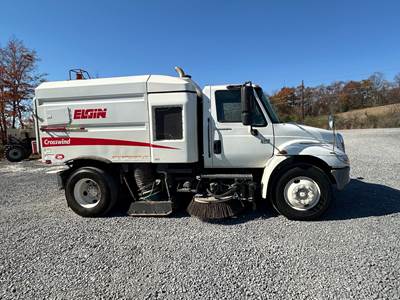 International 4300 Sweeper Truck