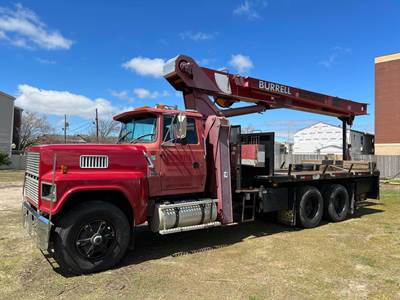 Ford LTL9000 Telescopic Boom Truck Crane