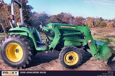 John Deere 3032E Tractor
