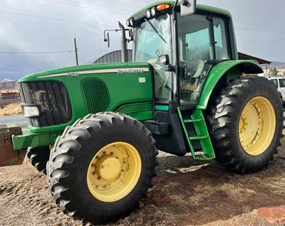 John Deere 7520 Tractor