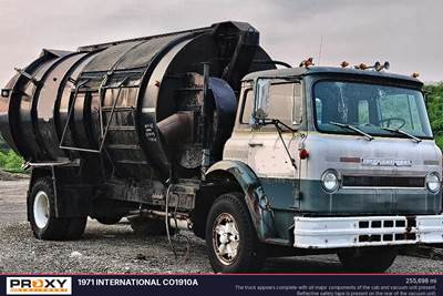 International Vacuum Truck