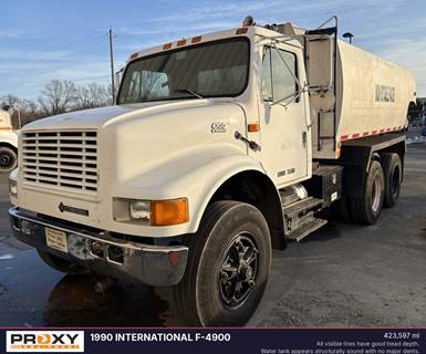 International F4900 Water Truck
