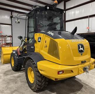 John Deere 324L Wheel Loader