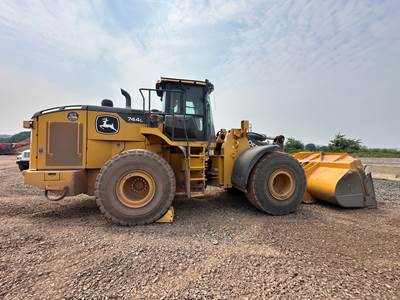 John Deere 744L Wheel Loader