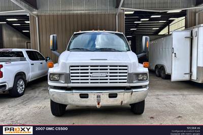 GMC C5500 Winch Truck