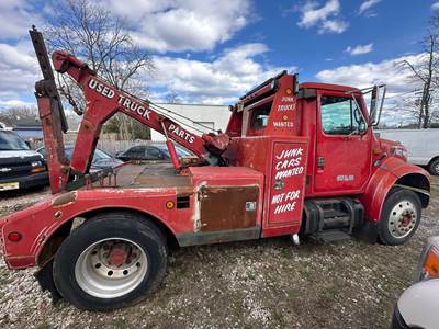International 4700 Wrecker Tow Truck