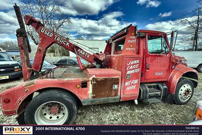International 4700 Wrecker Tow Truck