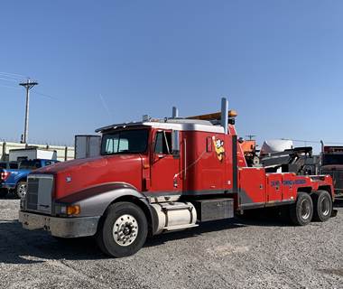 International 9400 Wrecker Tow Truck