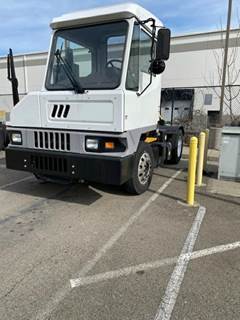 Ottawa T2 Yard Spotter Truck