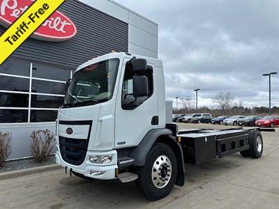 Peterbilt 220 Cab & Chassis Truck - Dana-Ev, 469HP, 5 Spd Speed