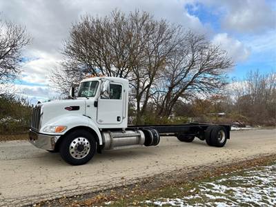 Peterbilt 337 Single Axle Cab & Chassis Truck - Paccar, 220HP, Automatic
