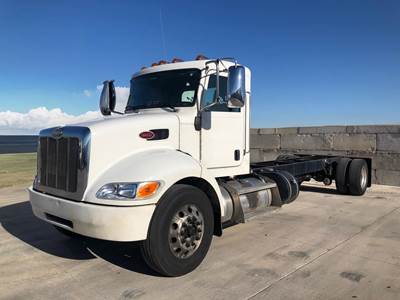 Peterbilt 337 Single Axle Cab & Chassis Truck - Paccar, 220HP, Automatic