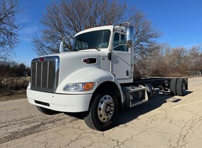Peterbilt 337 Single Axle Cab & Chassis Truck - Paccar, 220HP, Automatic