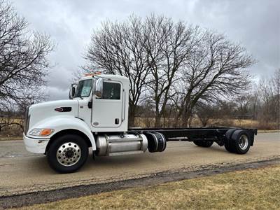 Peterbilt 337 Single Axle Cab & Chassis Truck - Paccar, 220HP, Automatic