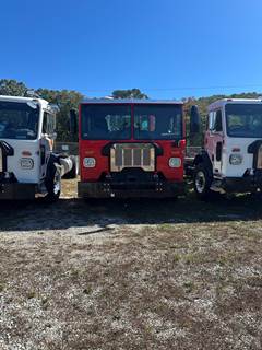 Peterbilt 520 Cab & Chassis Truck - Paccar, 380HP, 6 Spd Speed