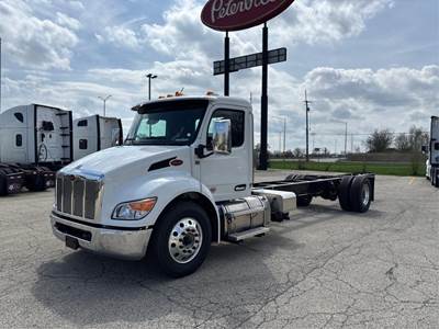 Peterbilt 536 Single Axle Cab & Chassis Truck - Paccar, 300HP, Automatic