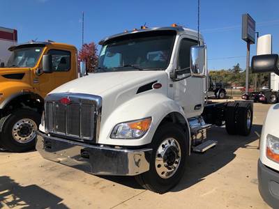 Peterbilt 537 Cab & Chassis Truck - Paccar, 350HP, 6 Spd Speed