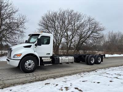 Peterbilt 548 Tandem Axle Cab & Chassis Truck - Paccar, 350HP, Automatic
