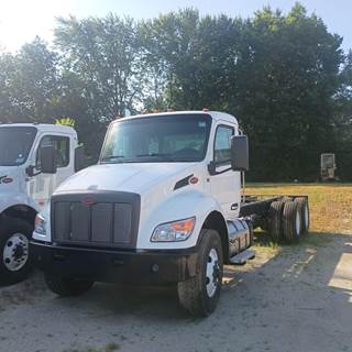 Peterbilt 548 Tandem Axle Cab & Chassis Truck - Paccar, 370HP, 10 Speed Automatic