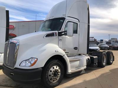 Kenworth T680 Day Cab Truck - Paccar 455HP, Automatic