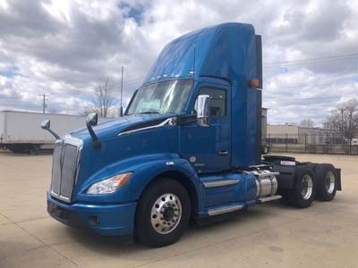 Kenworth T680 Day Cab Truck - Paccar 455HP, Automatic