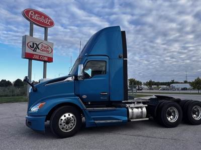 Kenworth T680 Day Cab Truck - Paccar 455HP, 12 Speed Automatic
