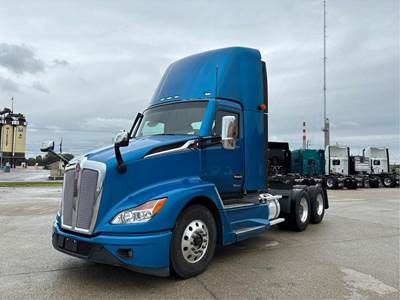 Kenworth T680 Day Cab Truck - Paccar 455HP, 12 Speed Automatic