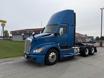 Kenworth T680 Day Cab Truck - Paccar 455HP, 12 Speed Automatic