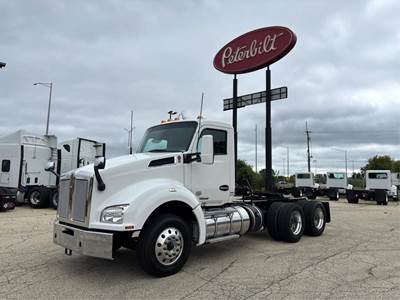 Kenworth T880 Day Cab Truck - Paccar 510HP, Automatic