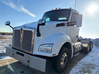 Kenworth T880 Day Cab Truck - Paccar 510HP, Automatic