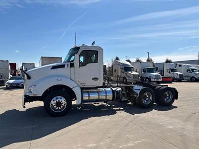 Kenworth T880 Day Cab Truck - Paccar 510HP, Automatic