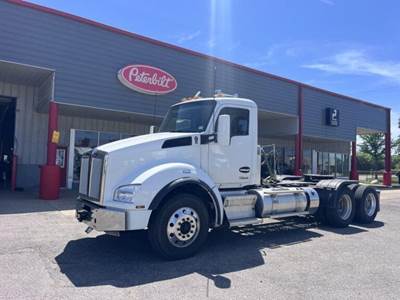 Kenworth T880 Day Cab Truck - Paccar 510HP, 10 Speed Automatic