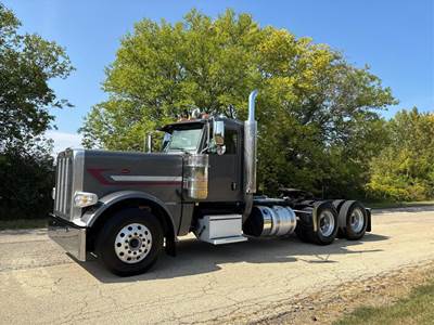 Peterbilt 389 Day Cab Truck - Paccar 455HP, Manual