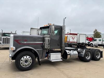 Peterbilt 389 Day Cab Truck - Paccar 455HP, Manual