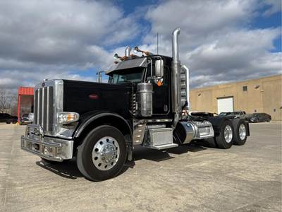 Peterbilt 389 Day Cab Truck - Paccar 510HP, Automatic