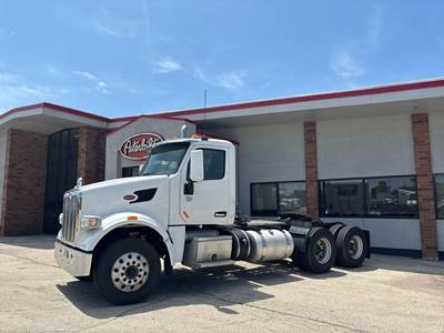 Peterbilt 567 Day Cab Truck - Paccar 455HP, Manual